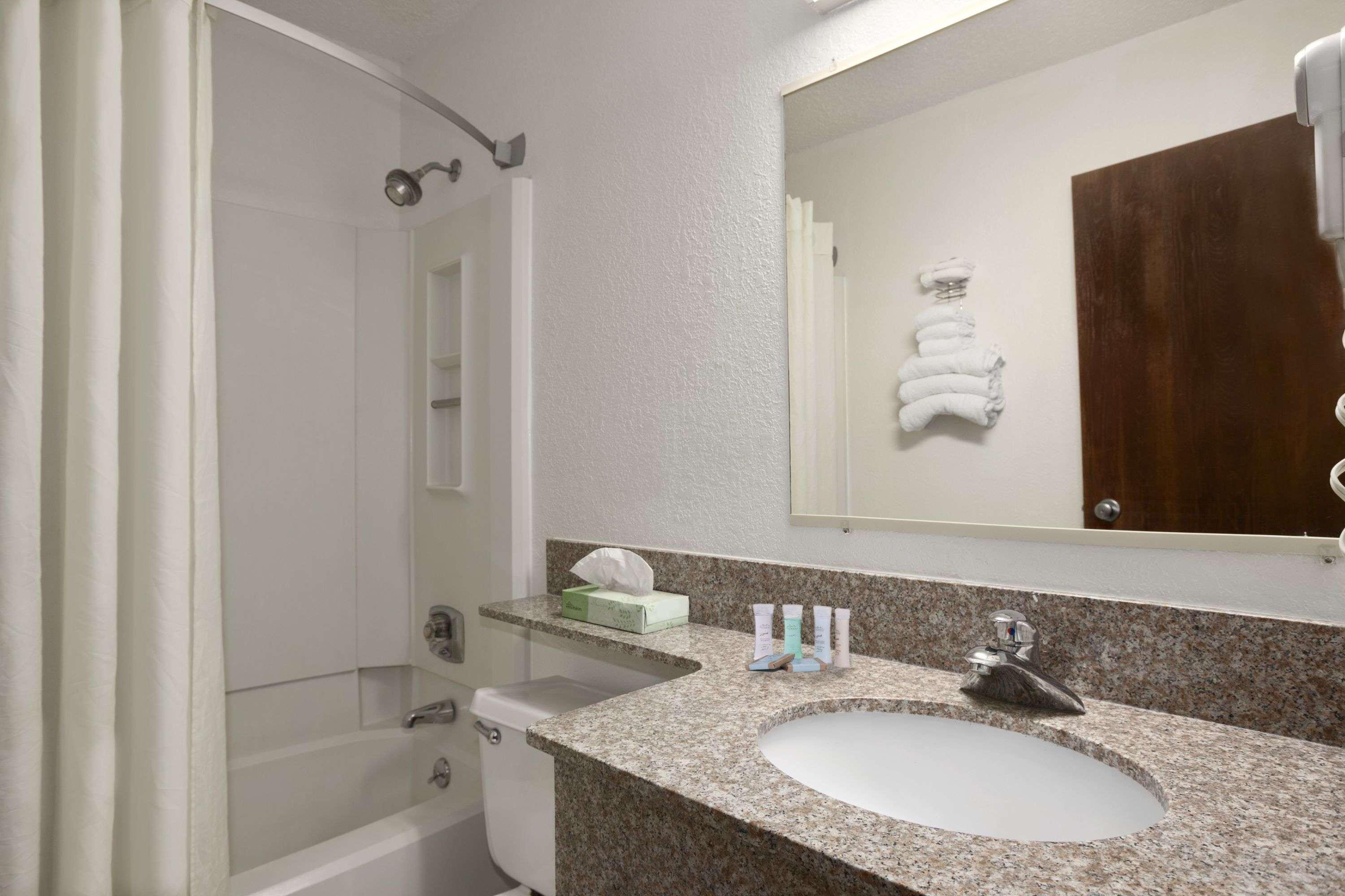 Travelodge by Wyndham Muskegon Eksteriør bilde