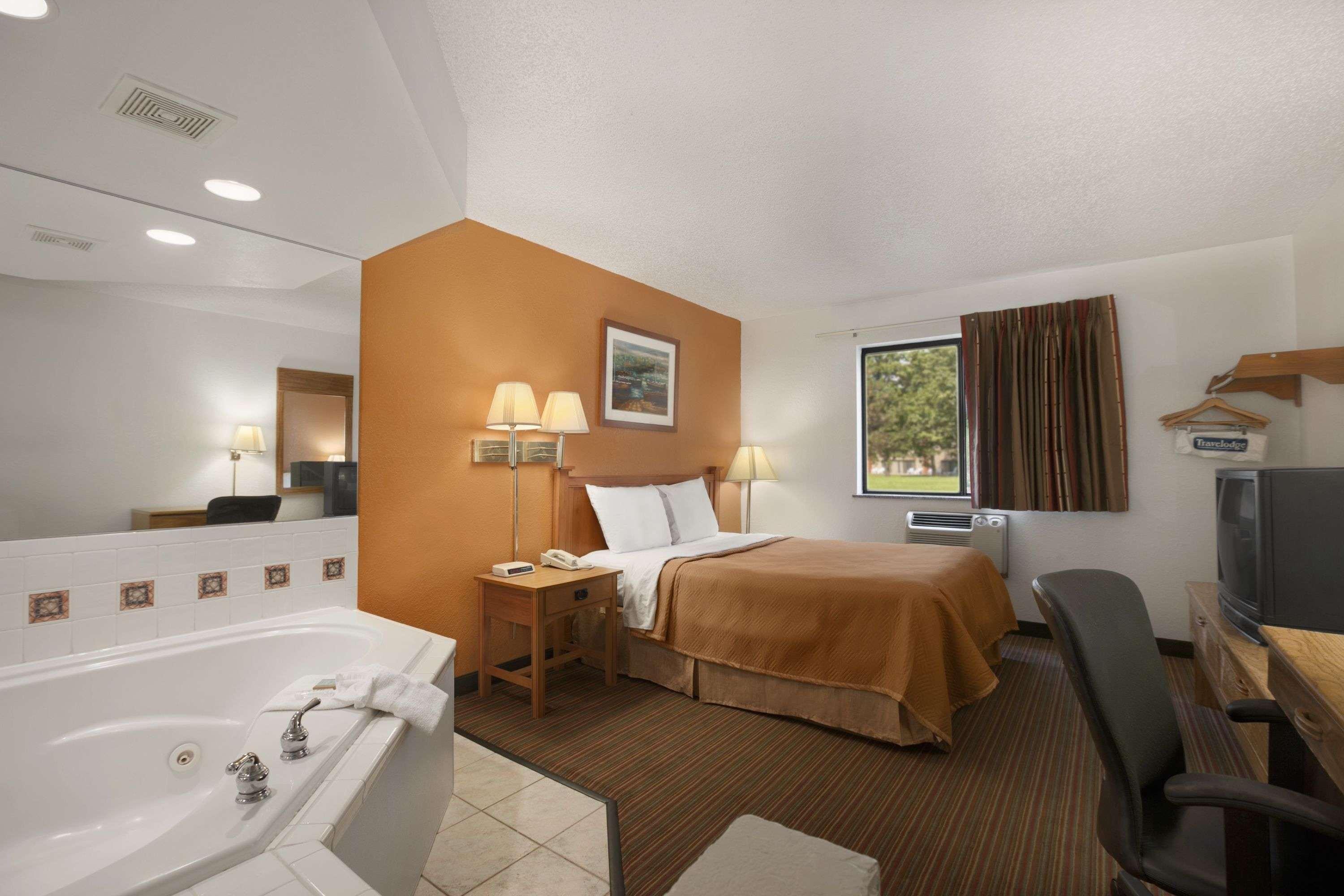 Travelodge by Wyndham Muskegon Eksteriør bilde