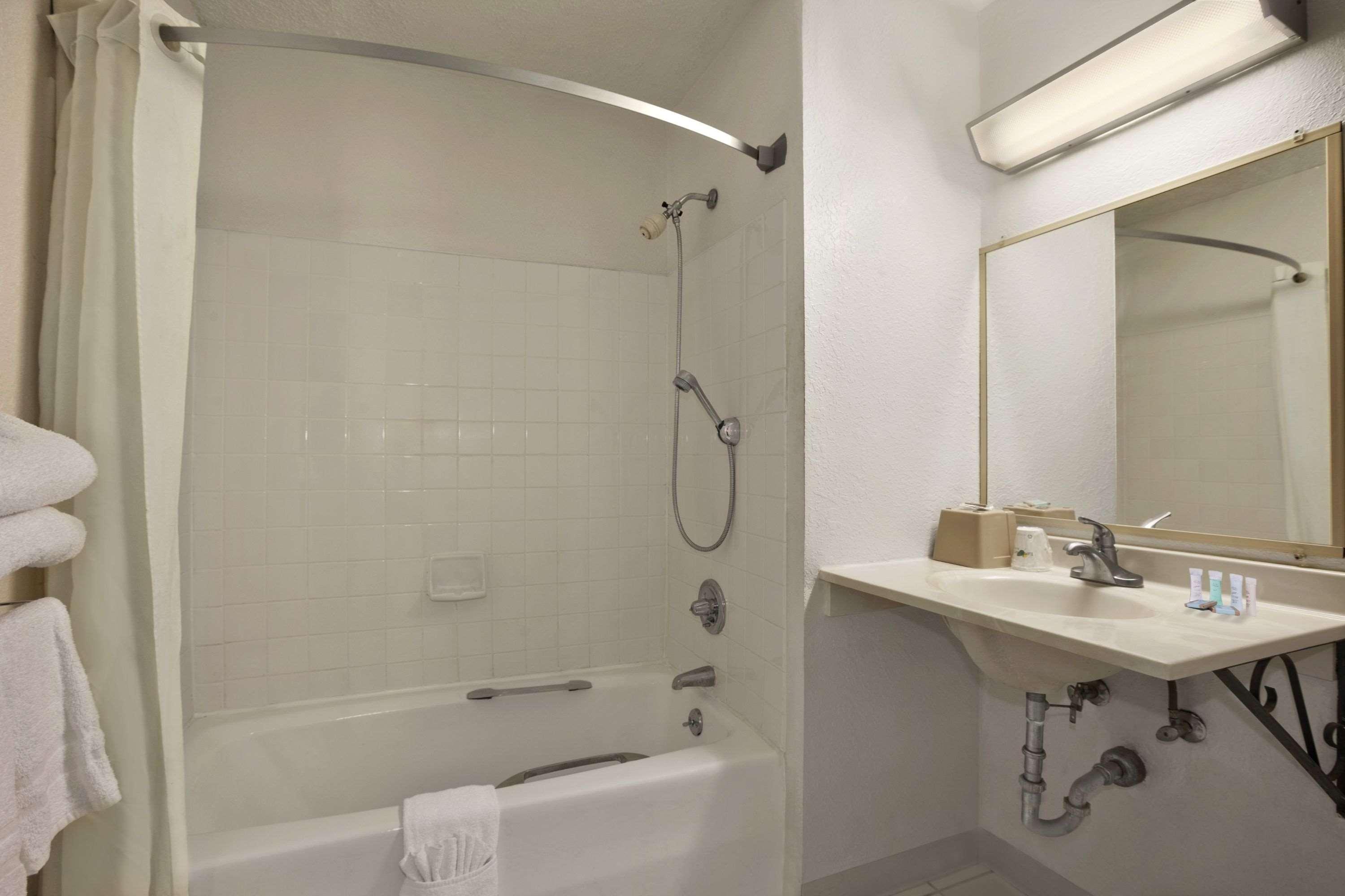 Travelodge by Wyndham Muskegon Eksteriør bilde