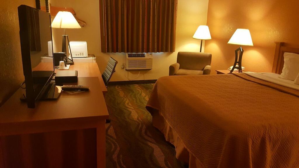 Travelodge by Wyndham Muskegon Eksteriør bilde