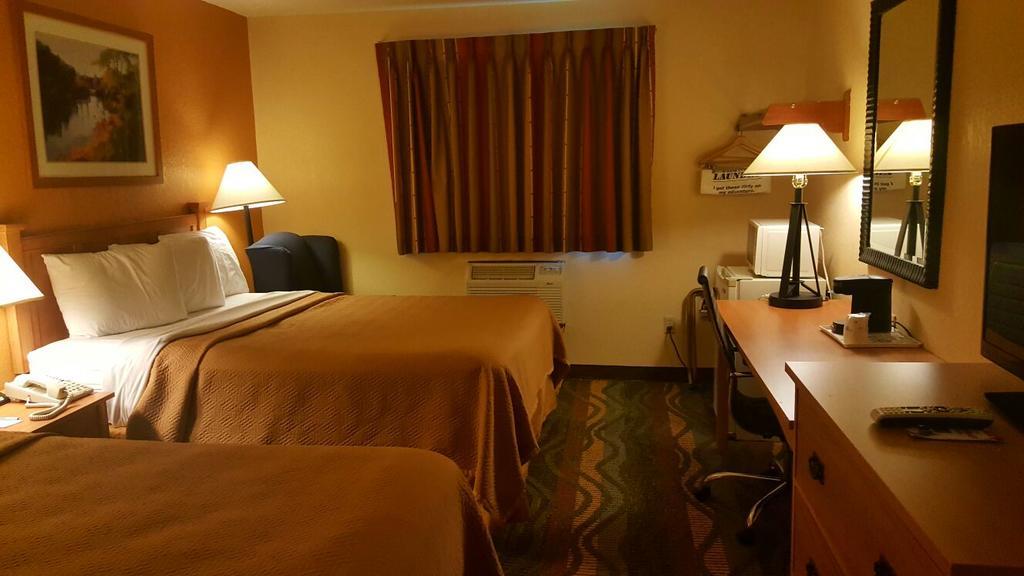 Travelodge by Wyndham Muskegon Eksteriør bilde