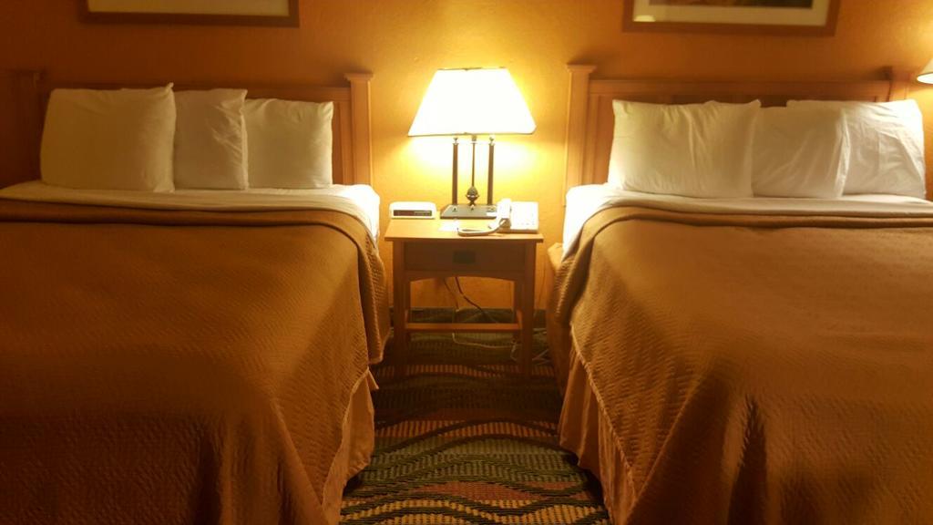 Travelodge by Wyndham Muskegon Eksteriør bilde