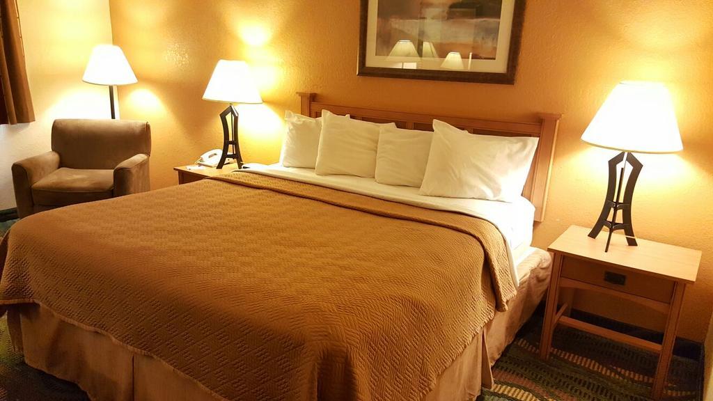 Travelodge by Wyndham Muskegon Eksteriør bilde