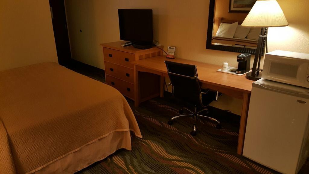 Travelodge by Wyndham Muskegon Eksteriør bilde