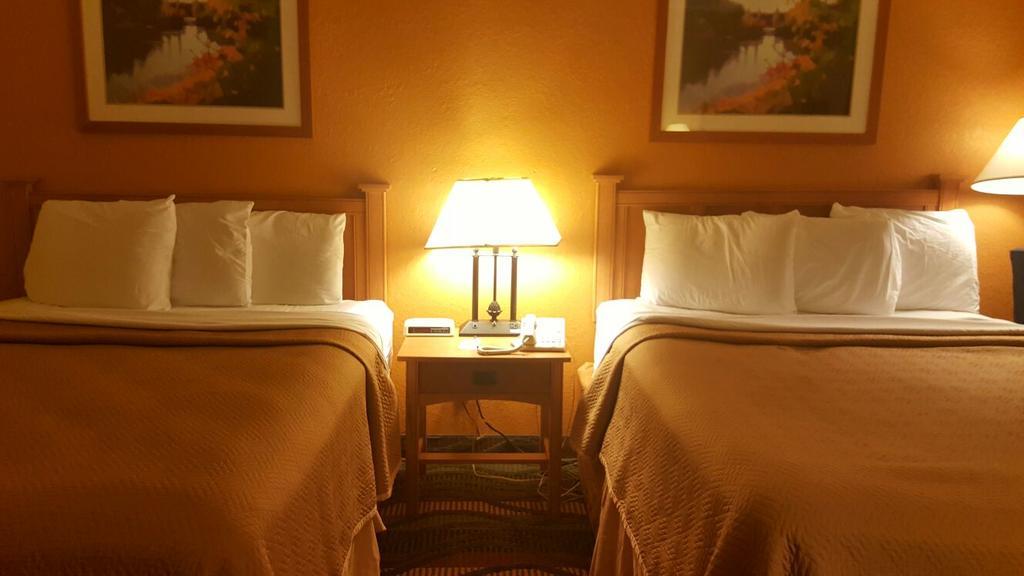 Travelodge by Wyndham Muskegon Eksteriør bilde