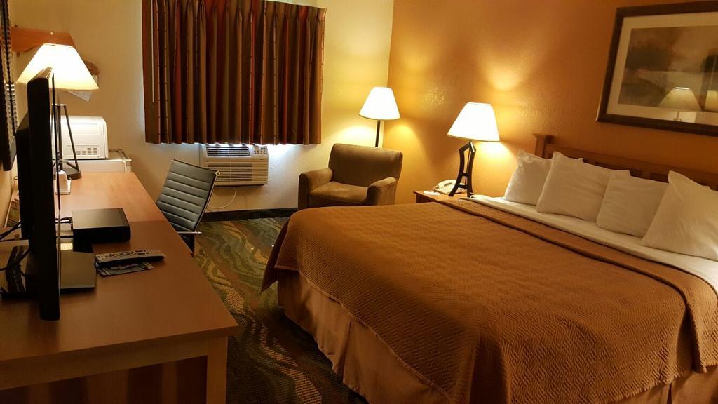 Travelodge by Wyndham Muskegon Eksteriør bilde
