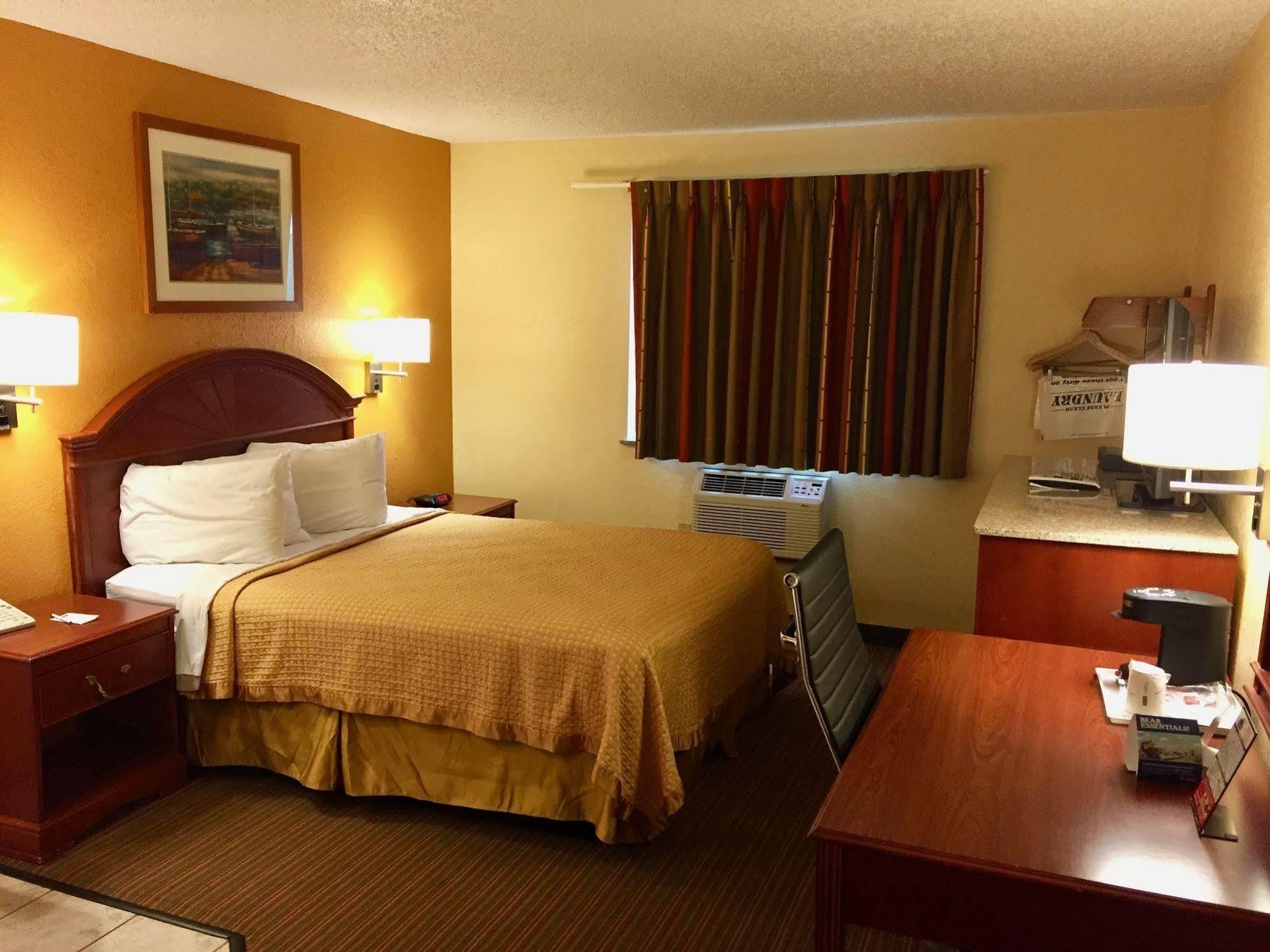 Travelodge by Wyndham Muskegon Eksteriør bilde