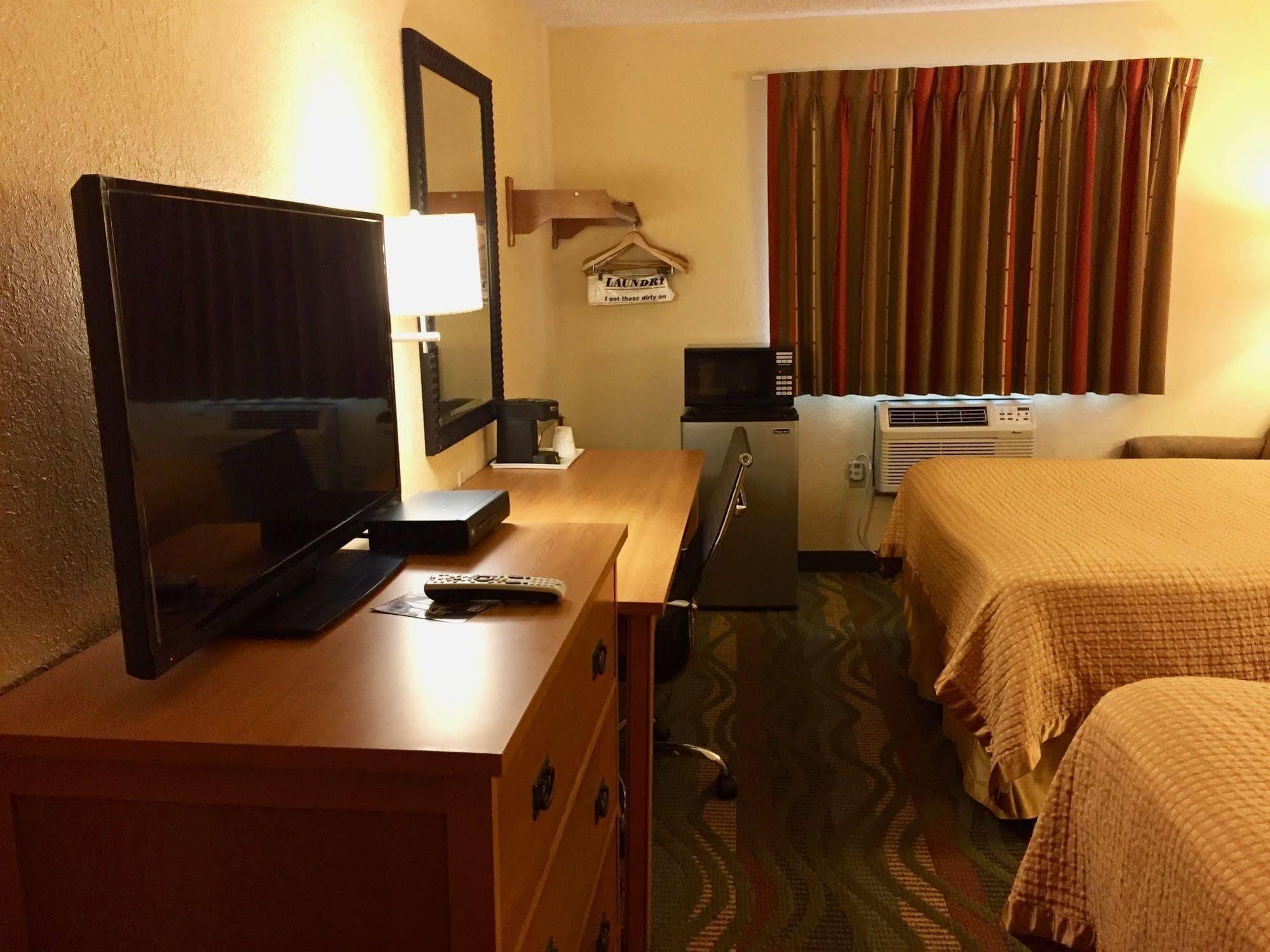 Travelodge by Wyndham Muskegon Eksteriør bilde