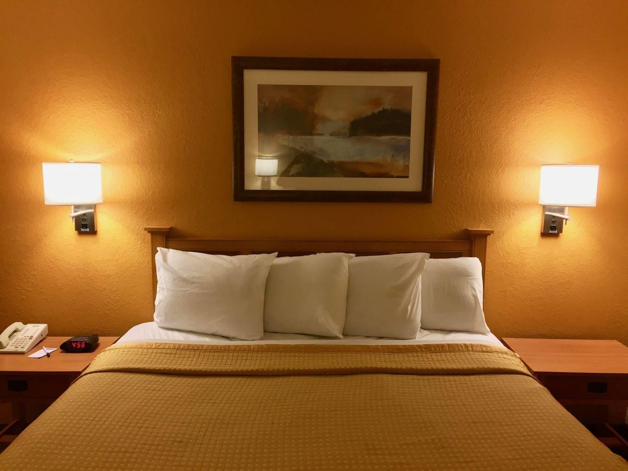 Travelodge by Wyndham Muskegon Eksteriør bilde