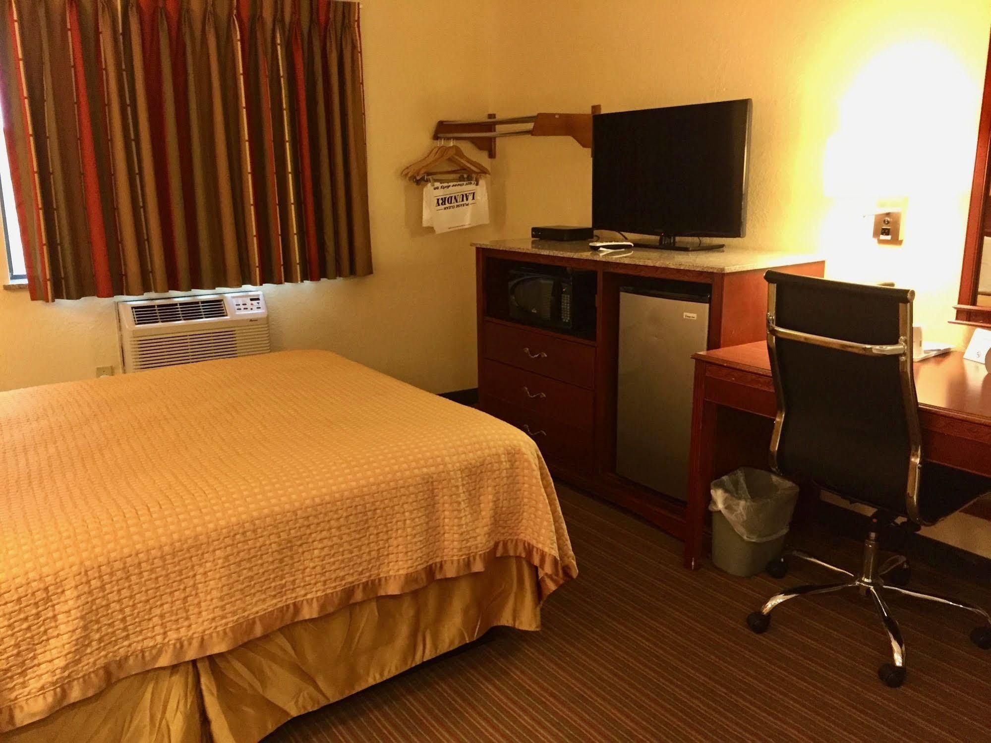 Travelodge by Wyndham Muskegon Eksteriør bilde