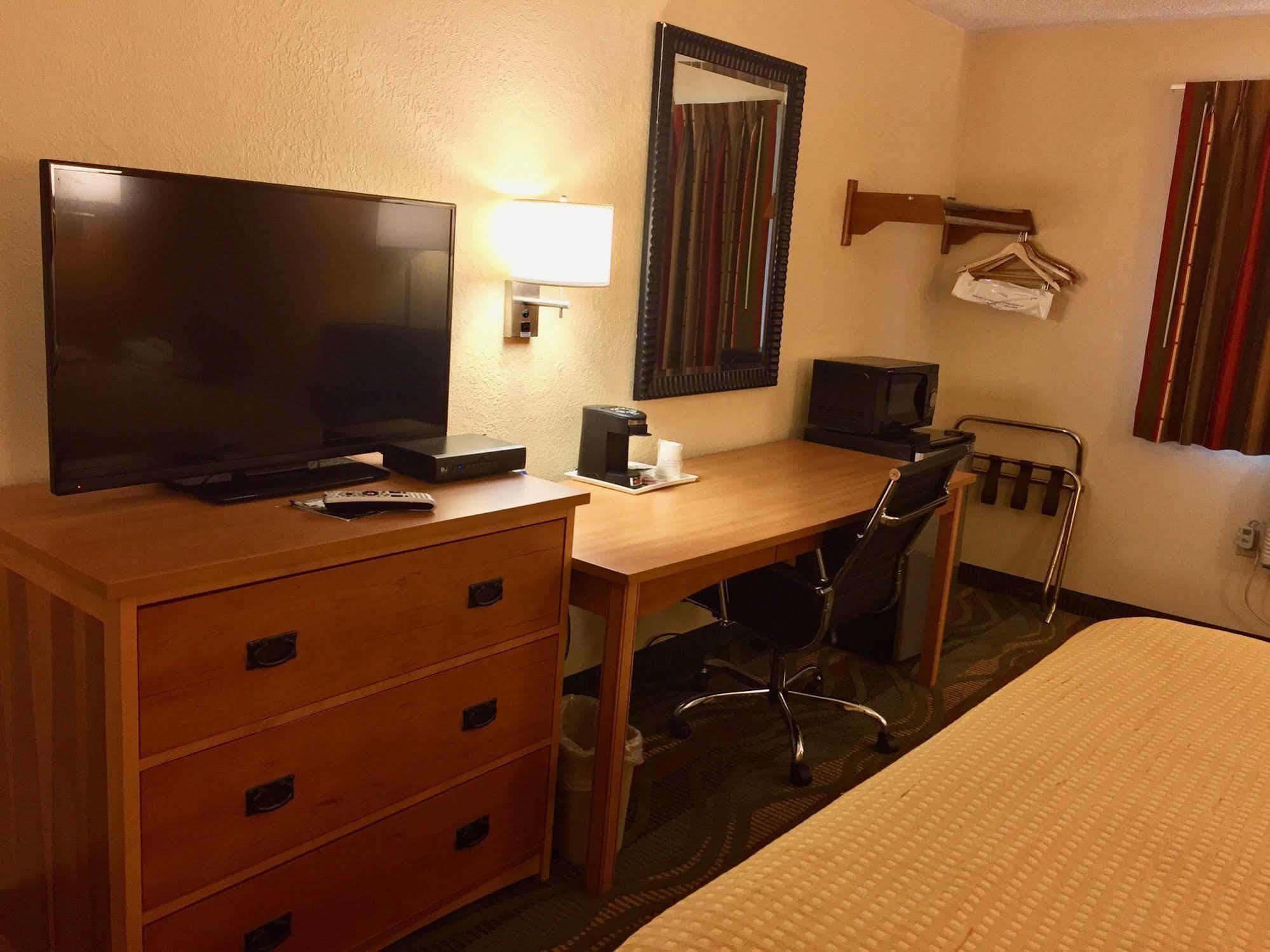 Travelodge by Wyndham Muskegon Eksteriør bilde