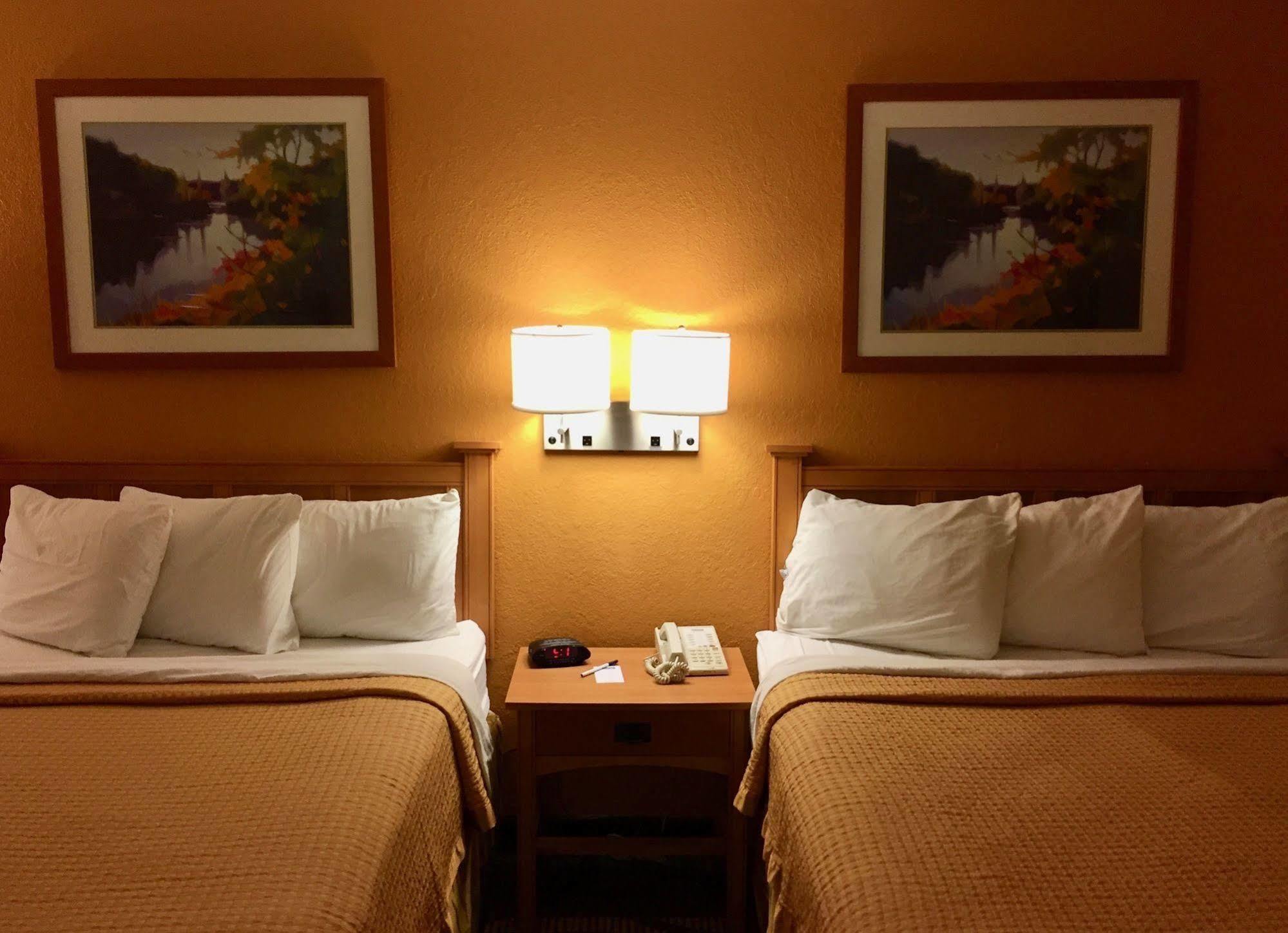 Travelodge by Wyndham Muskegon Eksteriør bilde